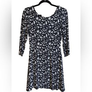 GAP. Size. Small. Floral black and white dress with pockets.